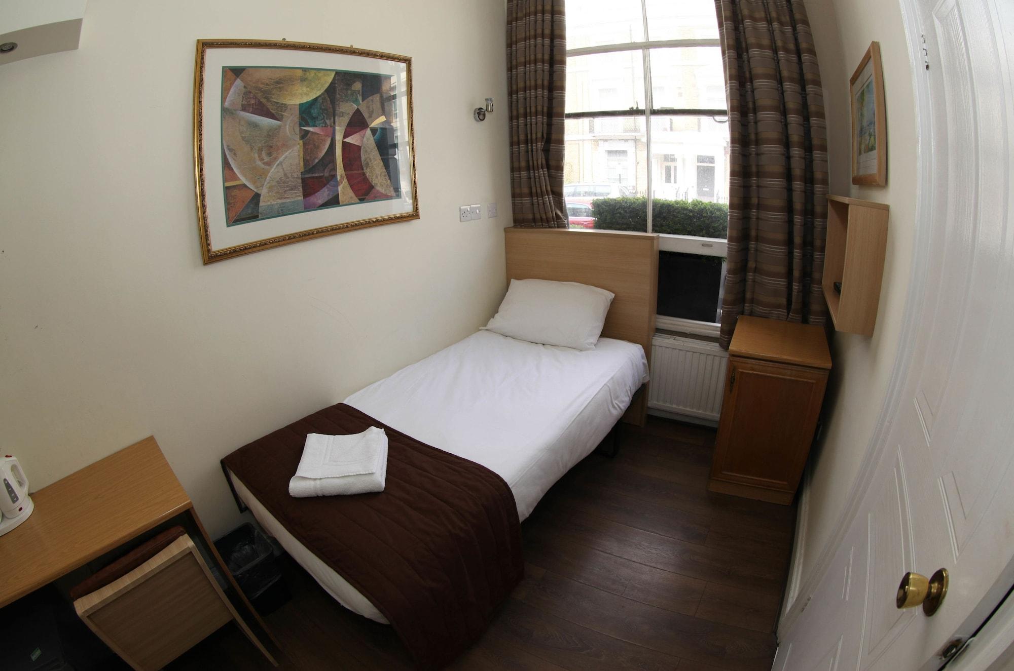 Holland Court 3*