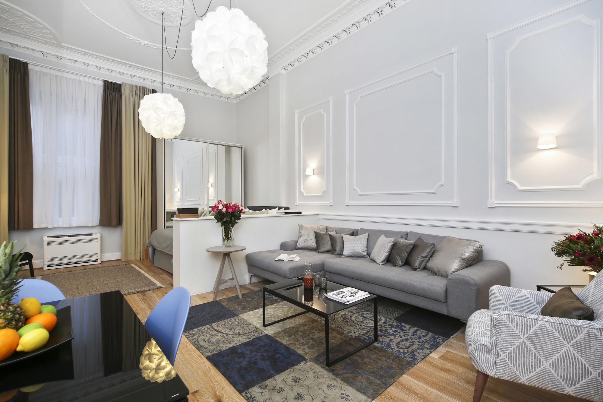 Apartahotel Queensgate Court 4*