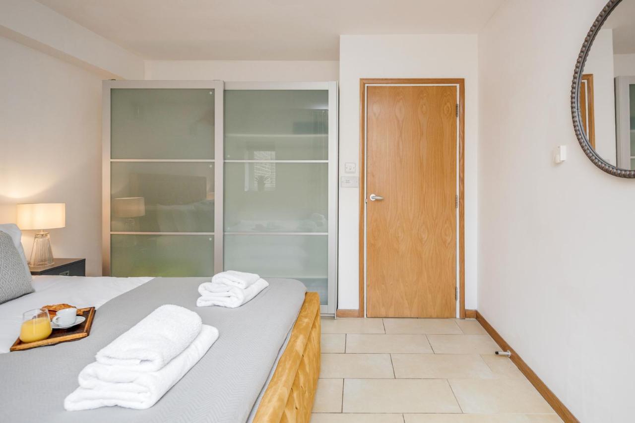 Apartment Holborn, Lovely And Bright For 4 London