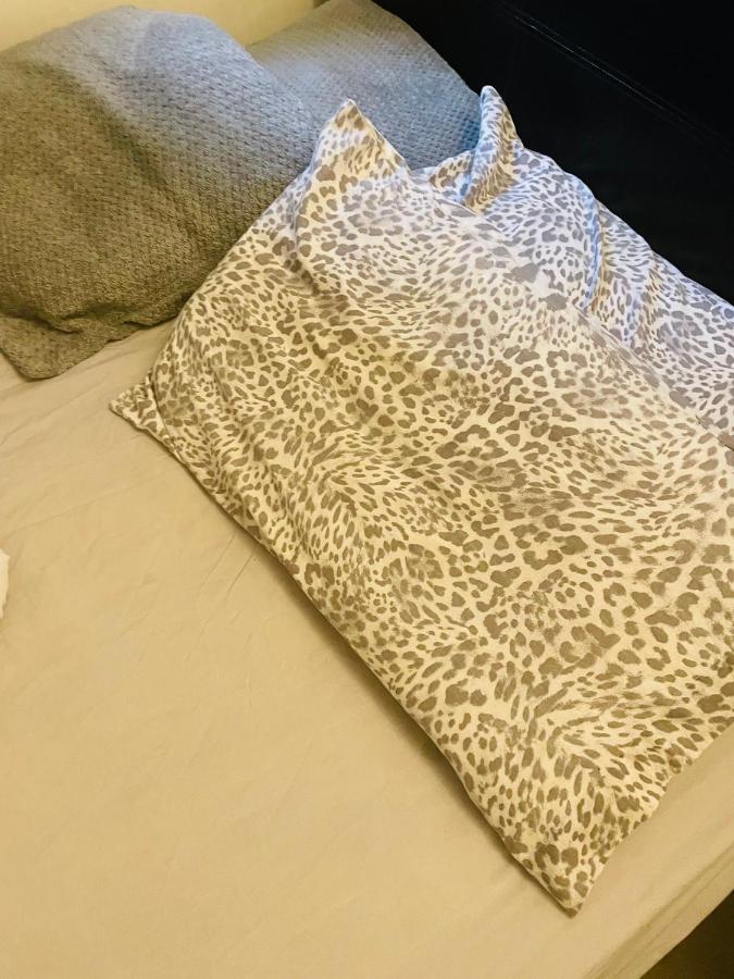 Fitzmaurice House Rennie Estate Homestay London