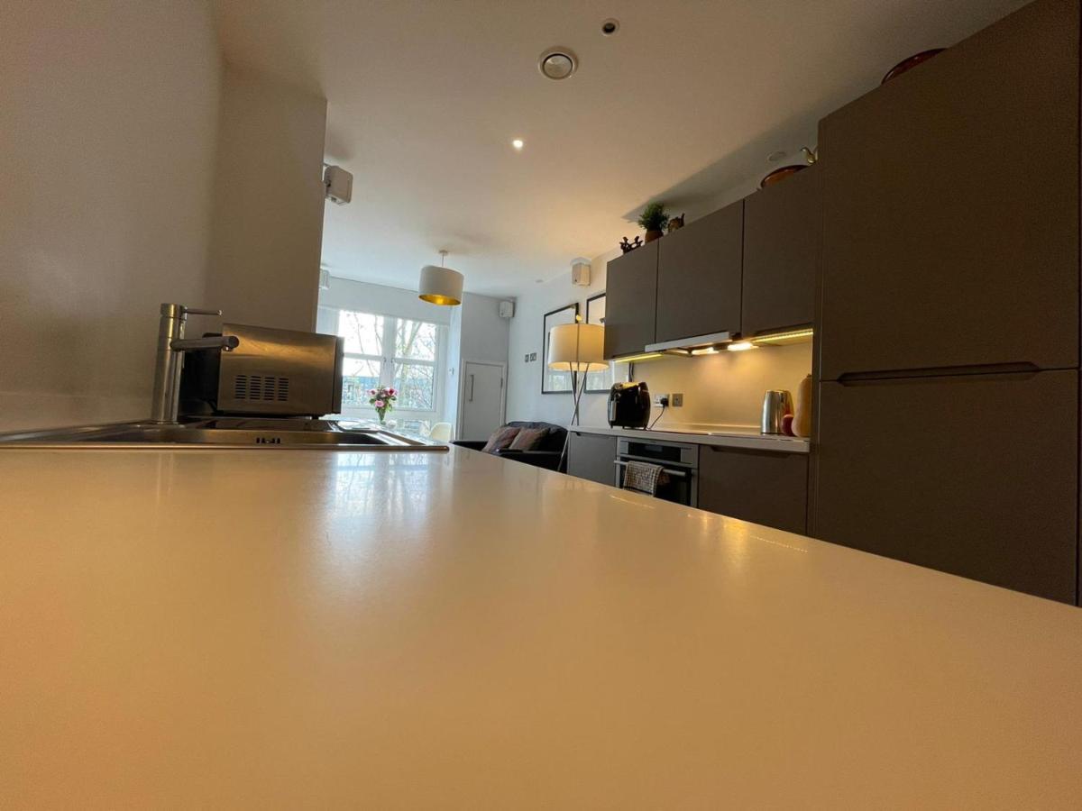 Canal-side Boutique Apartment London