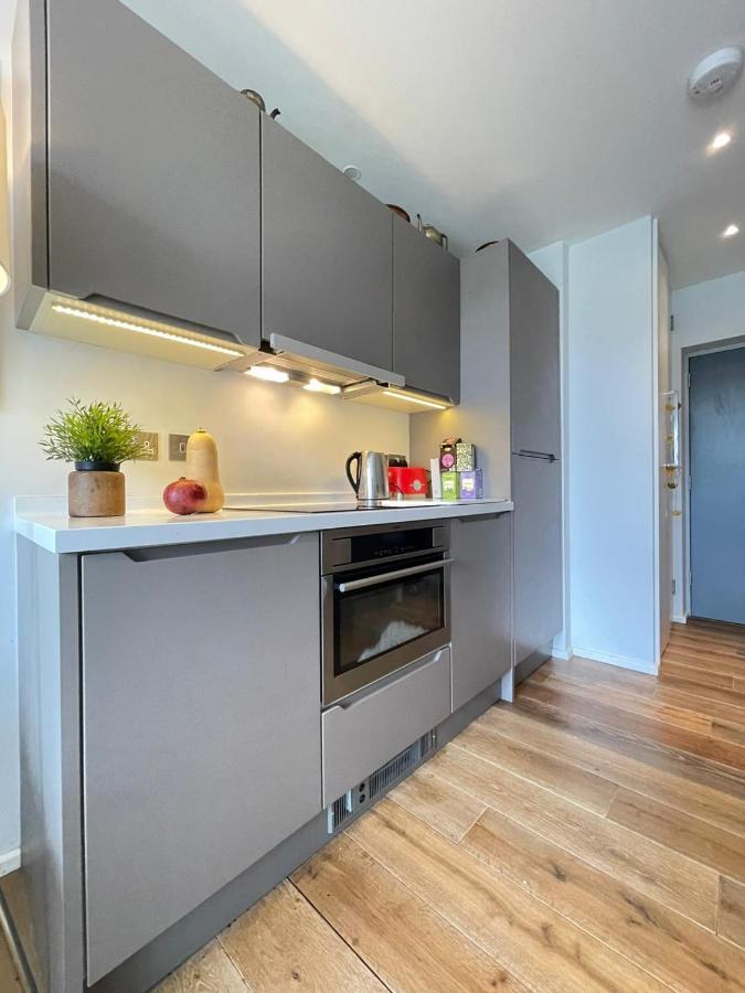 Apartment Canal-side Boutique London