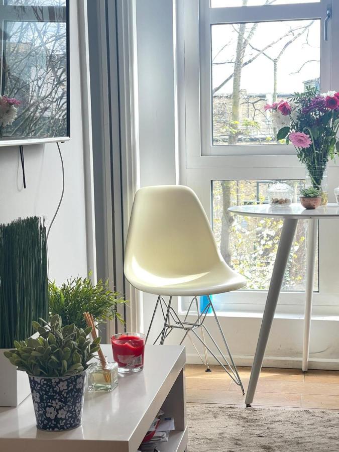 Canal-side Boutique Apartment