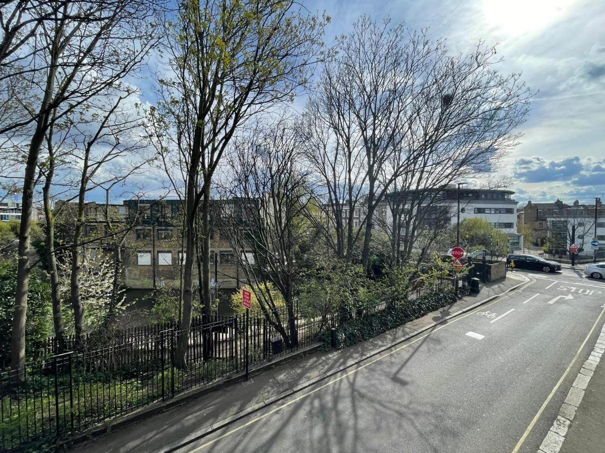 Canal-side Boutique Apartment London