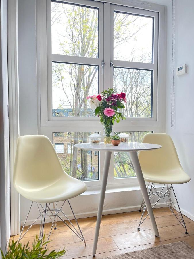 Canal-side Boutique Apartment London