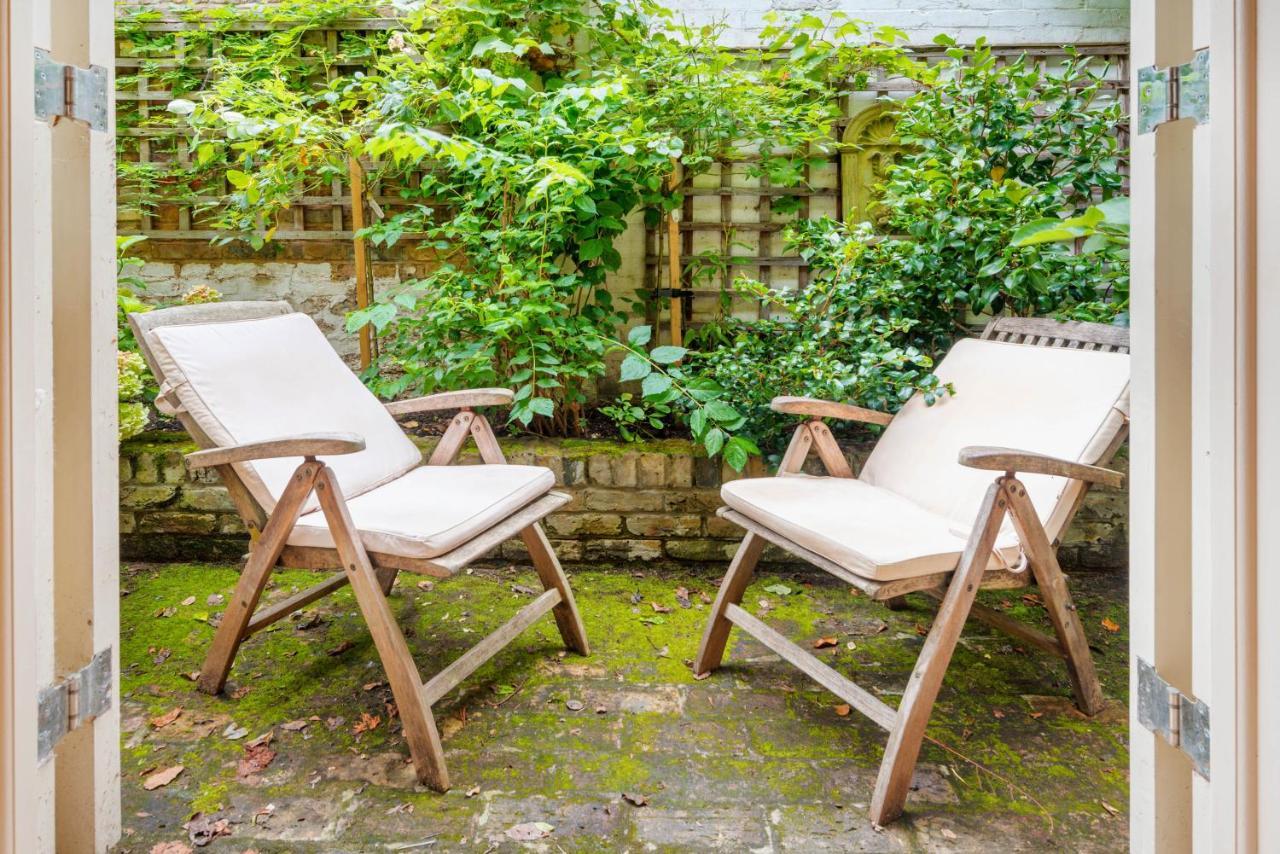 Traditional Townhouse Close To Battersea Park By Underthedoormat *