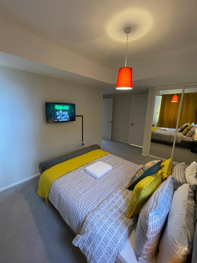 The Reflection , With River Thames View Apartment London