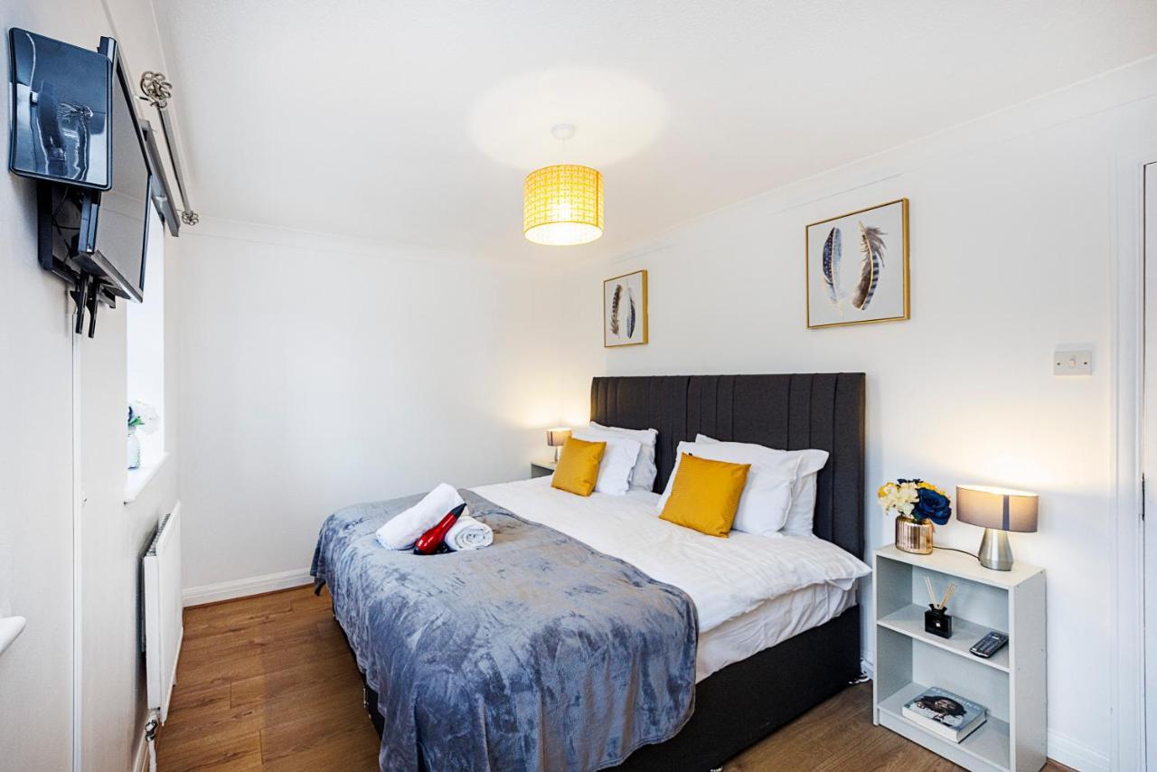 Lovely 2 Bd Hse With Parking Near Excel London