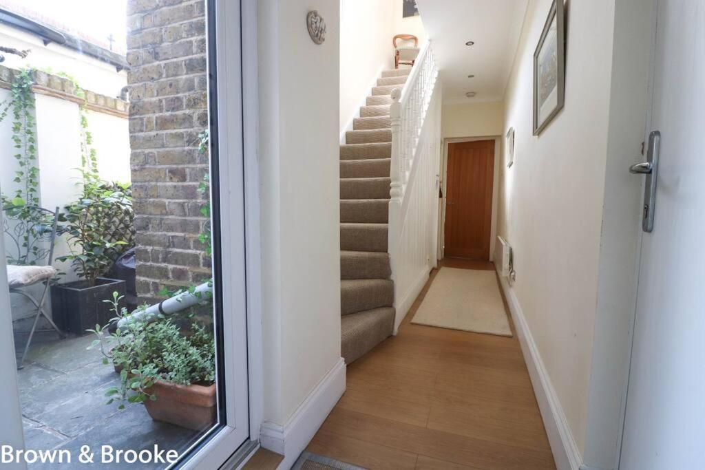 Victorian Charm: Spacious 3-bed Near Attractions London