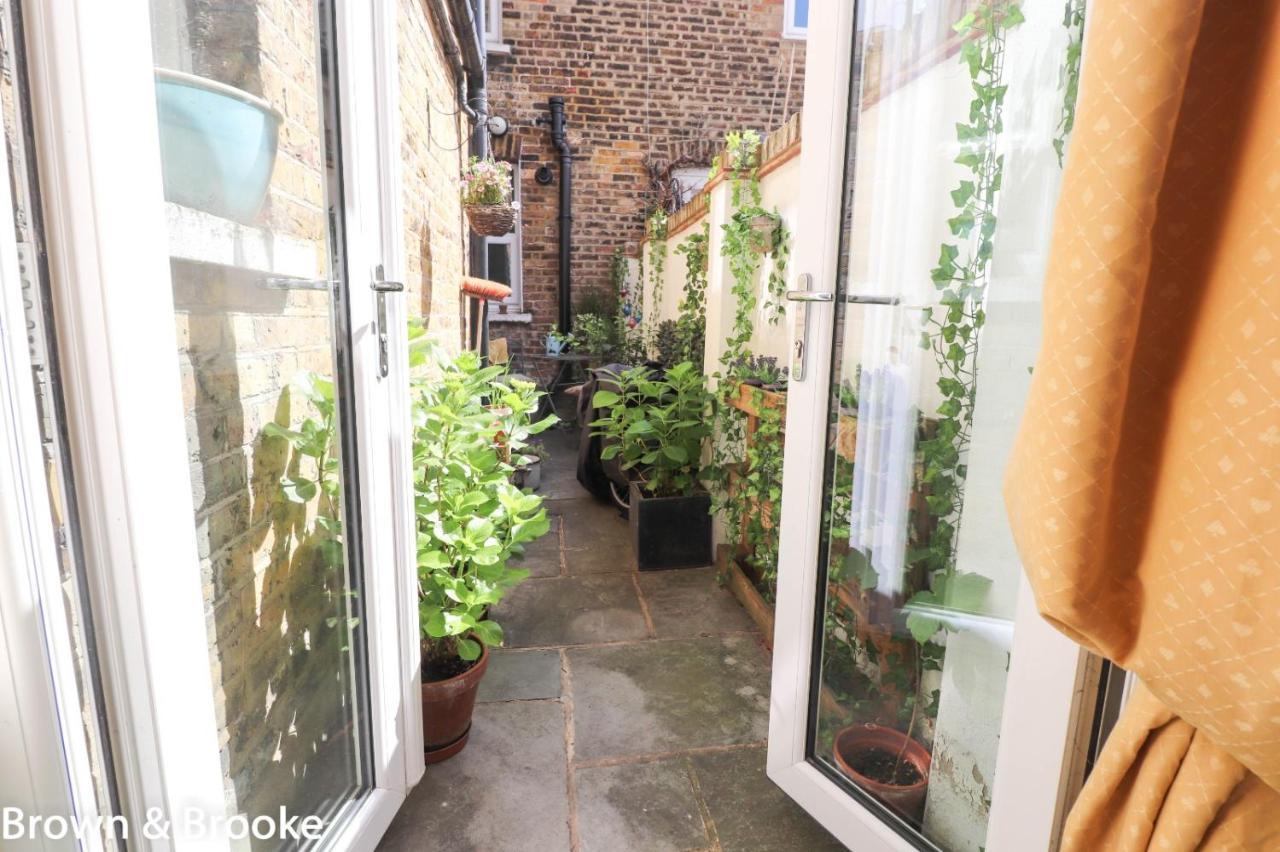 Victorian Charm: Spacious 3-bed Near Attractions London