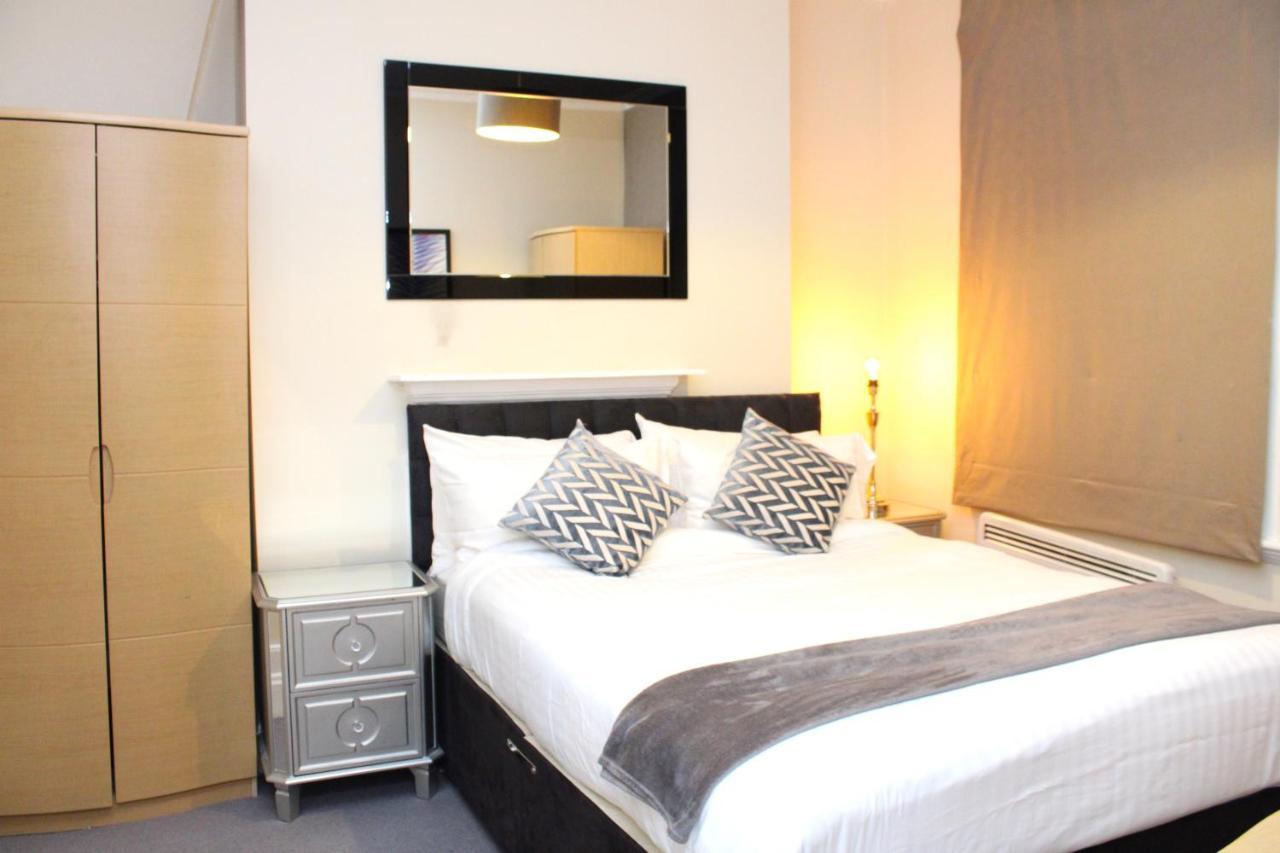 Leicester Square Apartment *