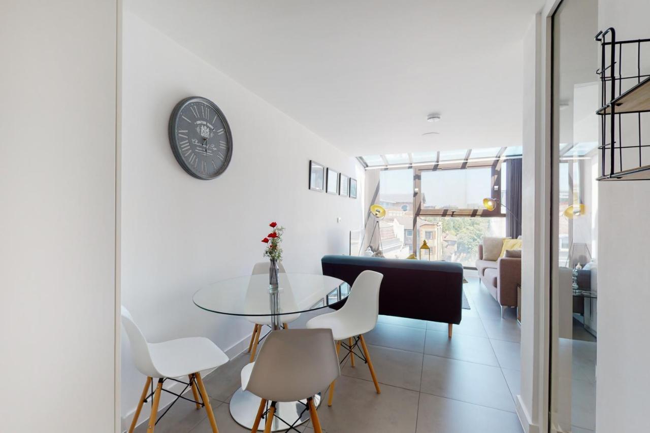 Stunning 2 Bed 2 Bath In Clerkenwell Apartment