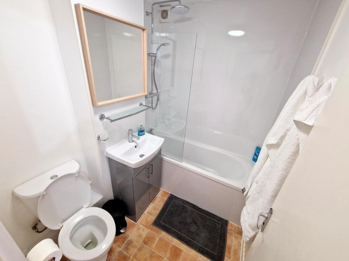 Flat In Battersea, 5 Minutes From Clapham Junction Station Apartment