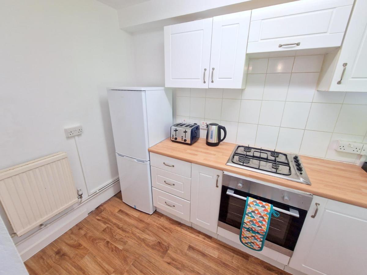 Flat In Battersea, 5 Minutes From Clapham Junction Station Apartment *