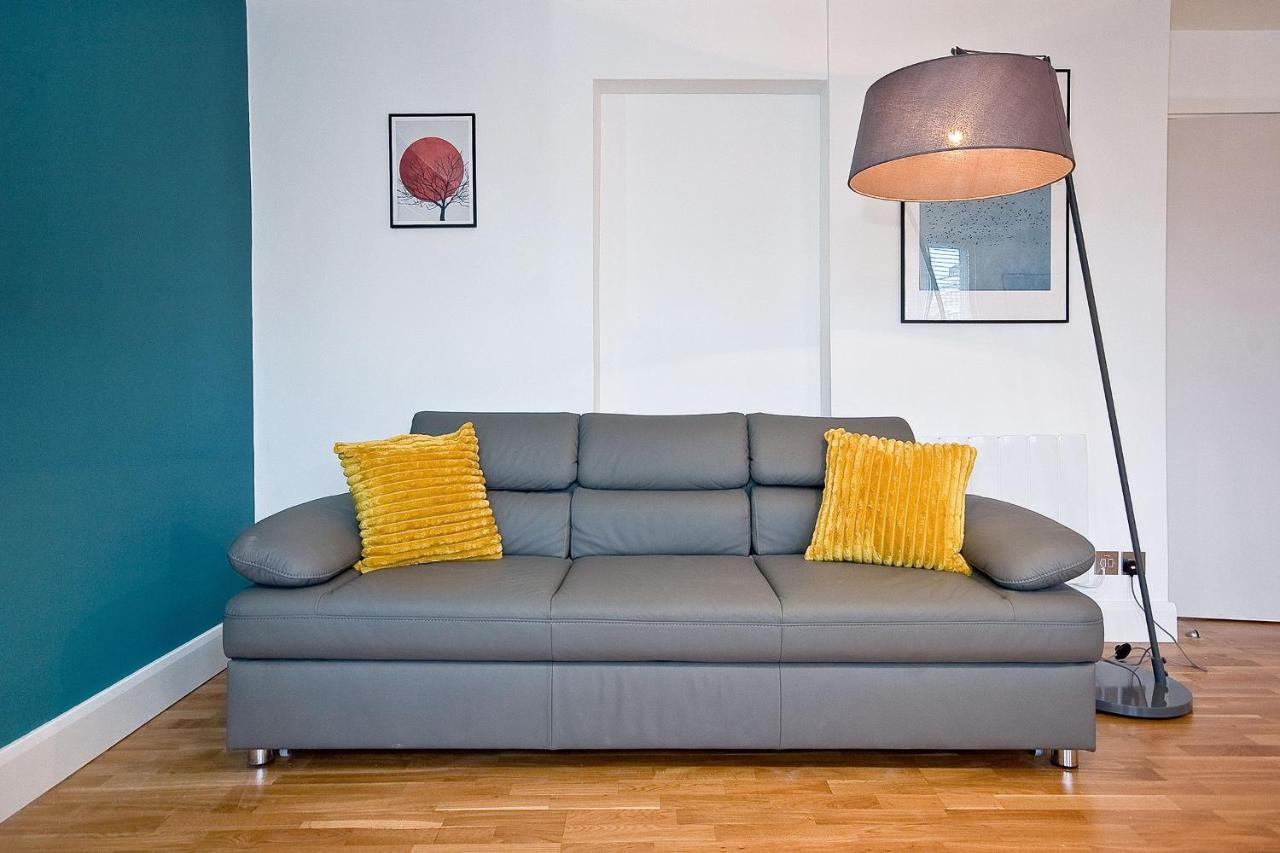 Mulberry Flat 5 - One Bedroom 3rd Floor By Living London