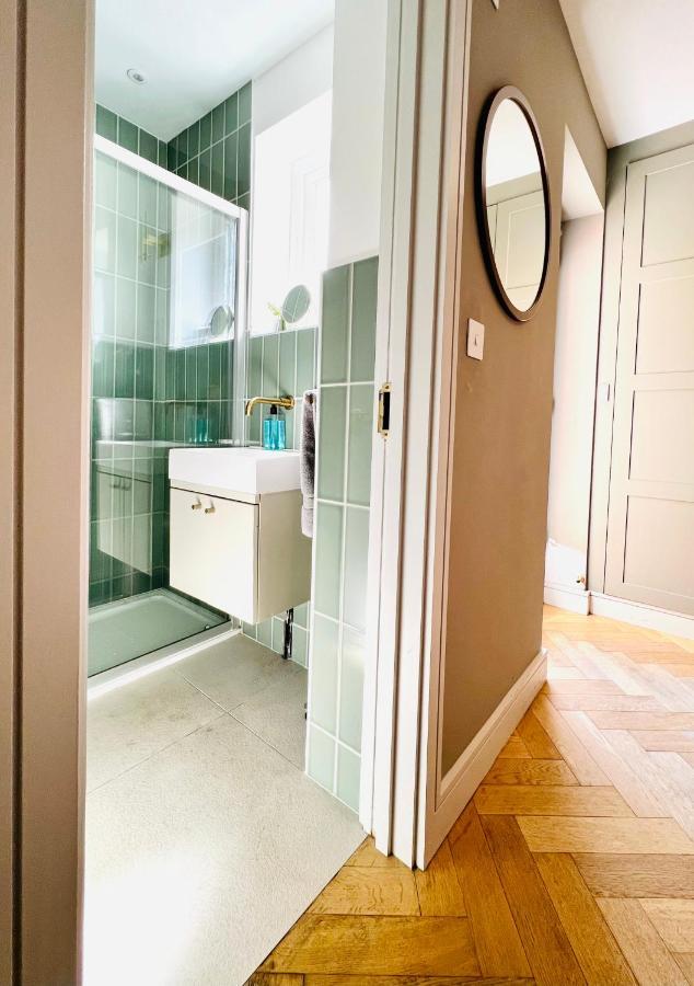 Apartment Stylish 1 Bedroom Designer