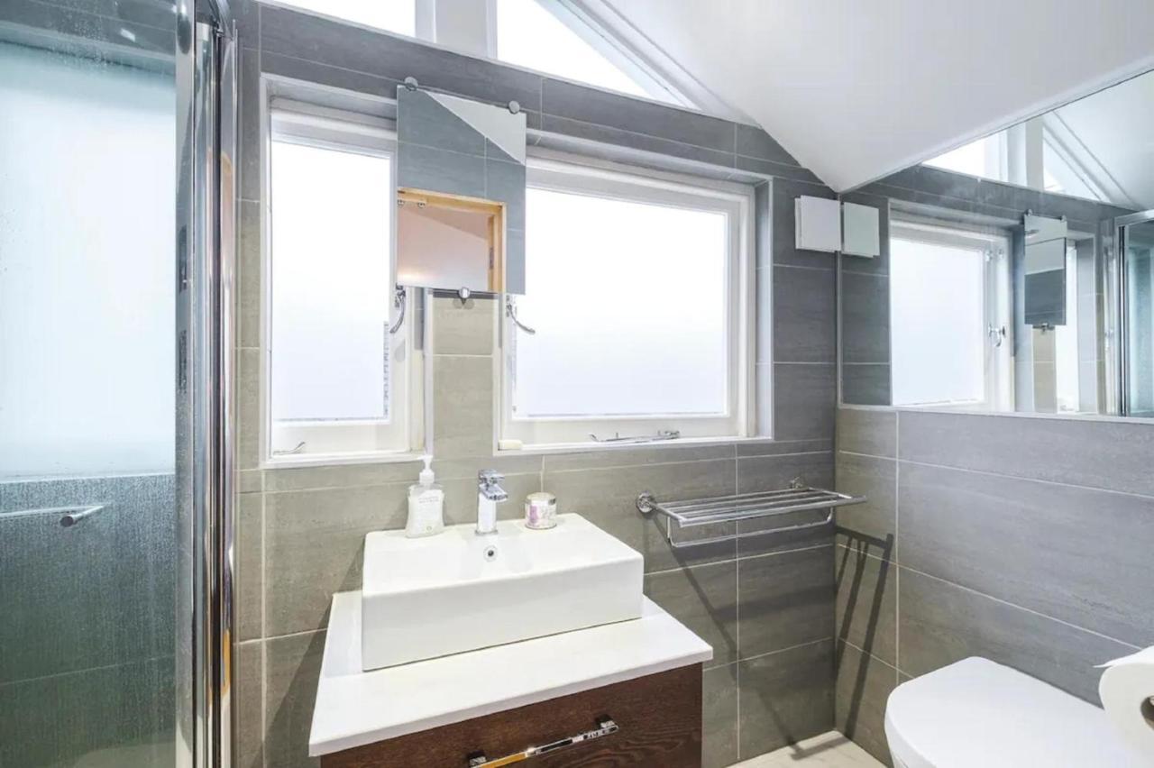 New Stunning 5bd Mews House Сasa de vacaciones Londres