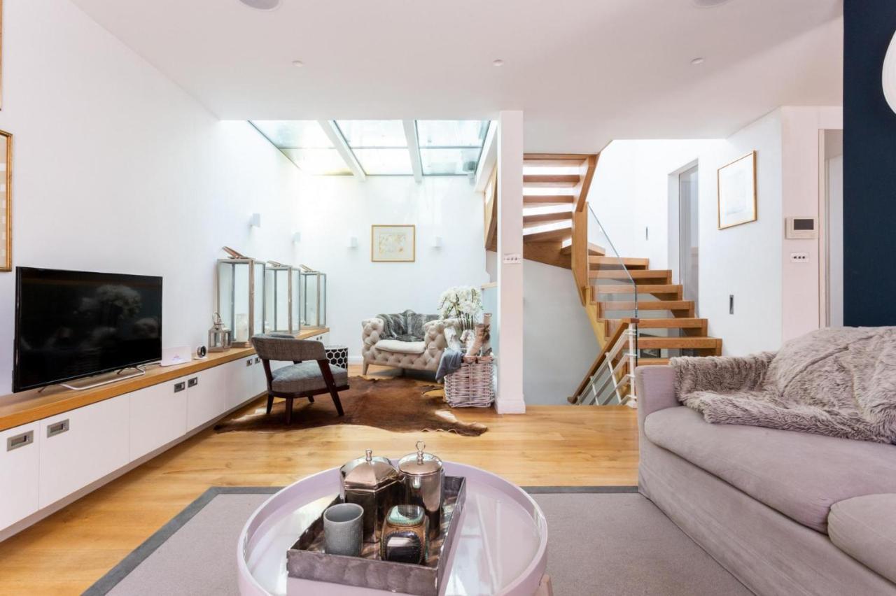 New Stunning 5bd Mews House *