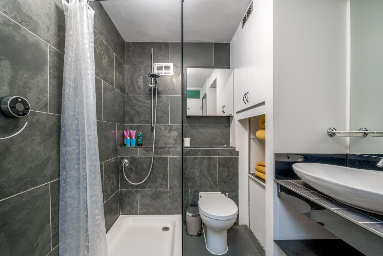 Altido 2-bed Flat W/ Thames View