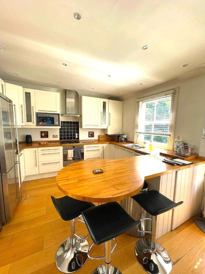 Sunny 2 Bedroom, 2 Bathroom In London