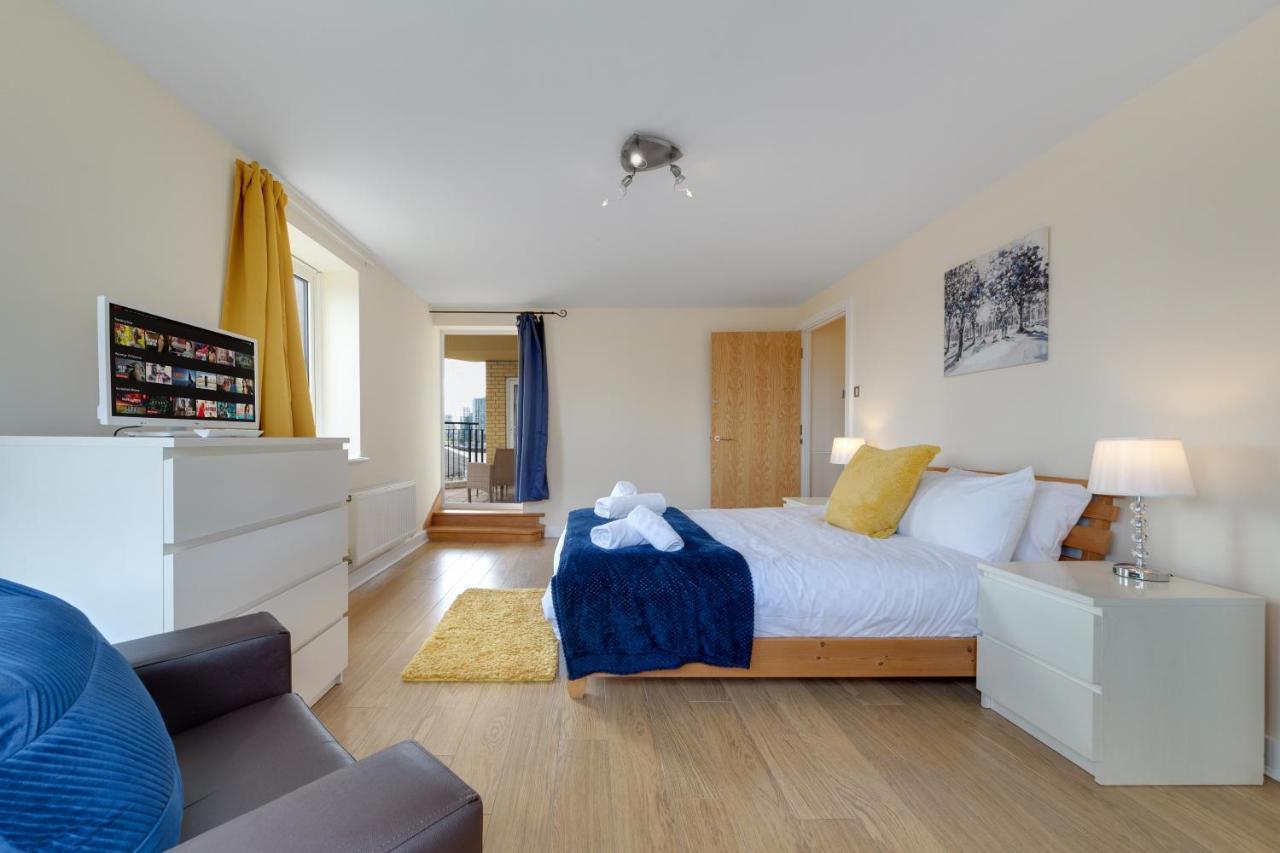 Flourish - Constant Court - Canary Wharf * Londen