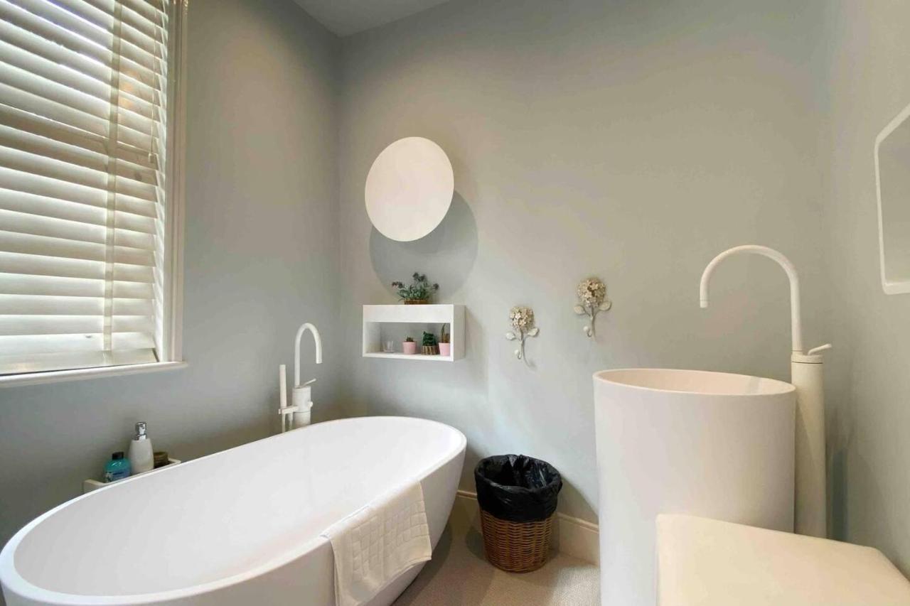 Charming 2-bed Apt With 2 Bathtub Central Apartment