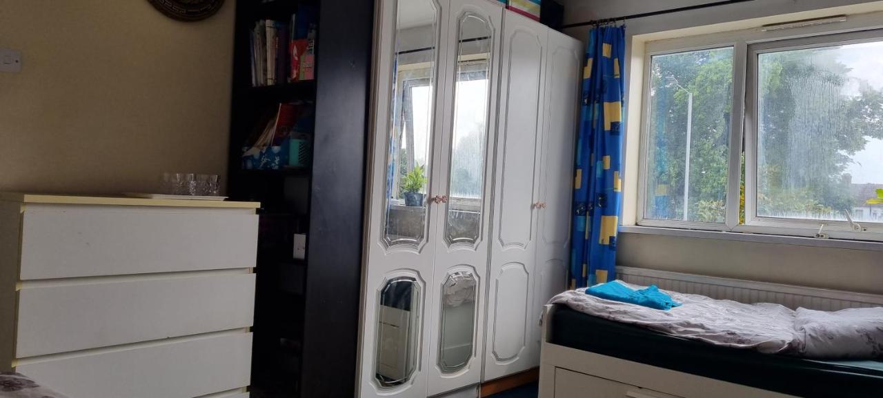Apartment Private In Shares Flat Near Heathrow Airport