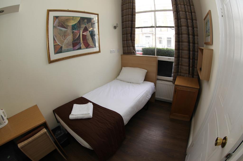Guest house Holland Court 3*