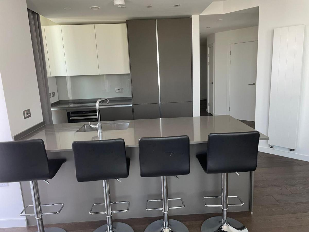 Appartement Ellie N Conys 3 Bedroom With 2 Bathrooms, An Ensuite, Kitchen And Balcony In Stratford Westfield *