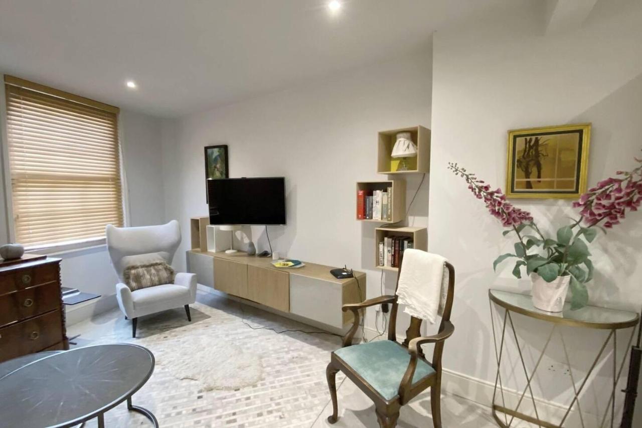 Charming 2-bed Apt With 2 Bathtub Central Apartment London