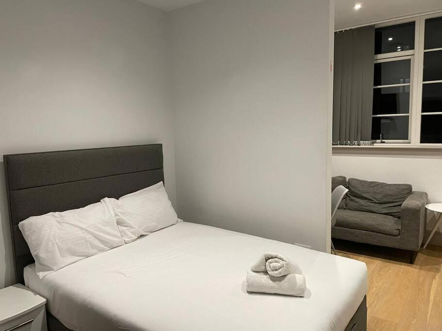 Apartment Monthly Stays 1bed Serviced Studio Free Wifi & Netflix Whitechapel Perfect For Solo & Coupled Guests