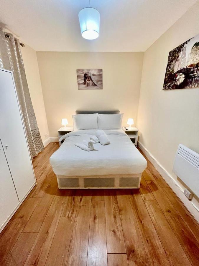 Studio Flat In Colliers Wood Appartement Londen