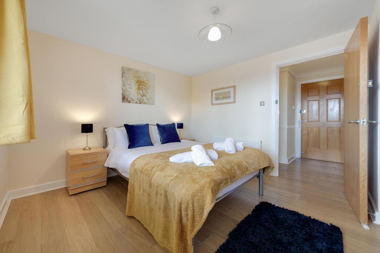 Flourish - Constant Court - Canary Wharf Londen
