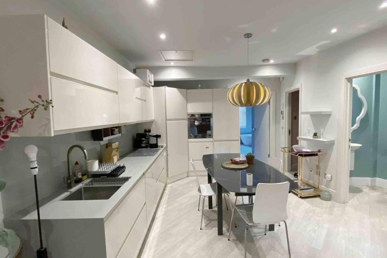 Charming 2-bed Apt With 2 Bathtub Central Apartment London