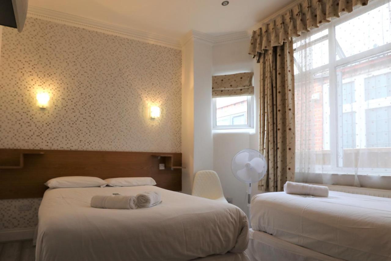 Anchor Hotel 3*