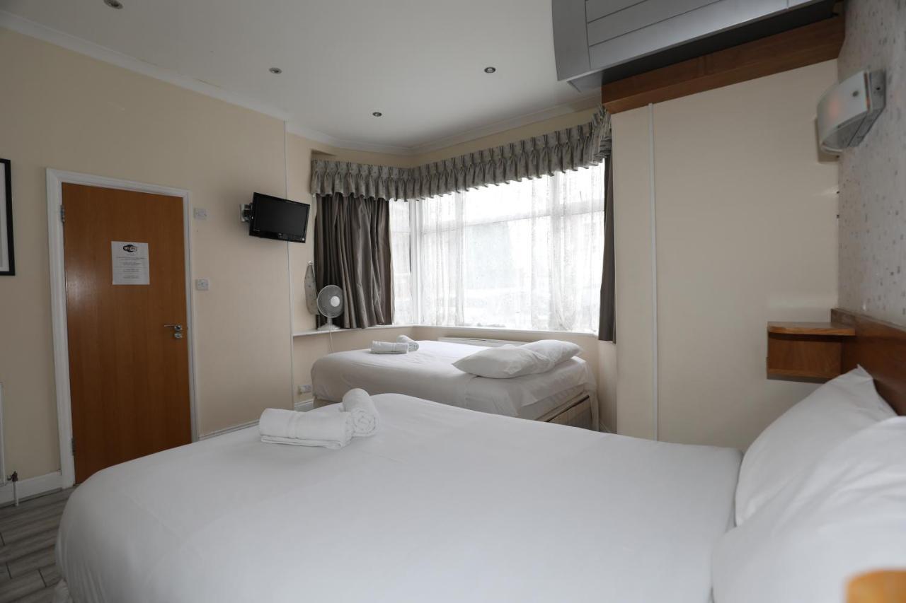 Anchor Hotel 3*