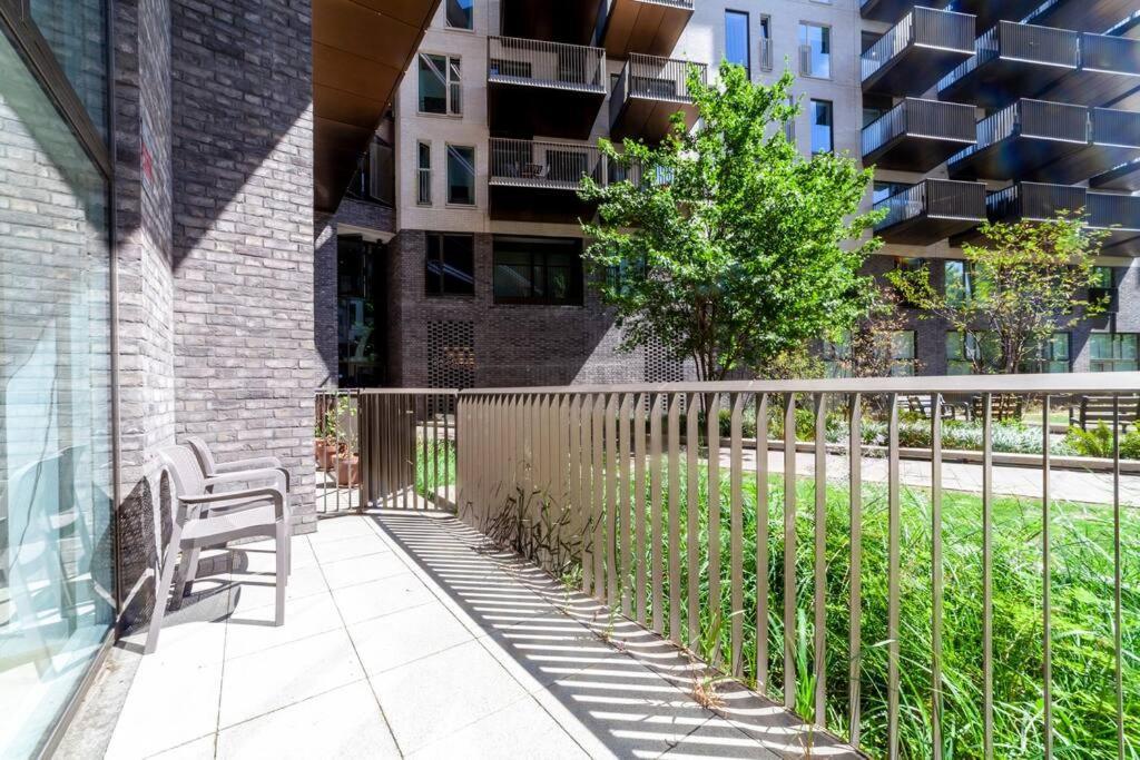 Stunning New 3 Bdr Duplex Wbalcony, East Apartment London