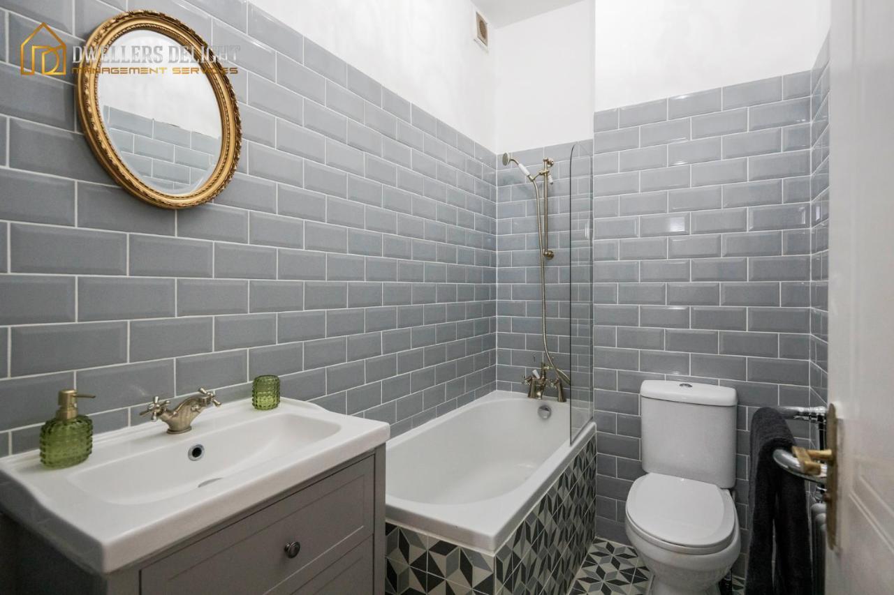 Entire 2 Bed Flat Plaistow,canning Town Prime Location In Appartement