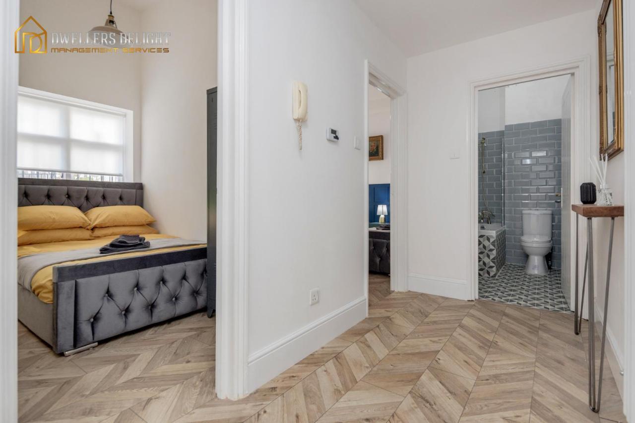 Entire 2 Bed Flat Plaistow,canning Town Prime Location In Appartement *