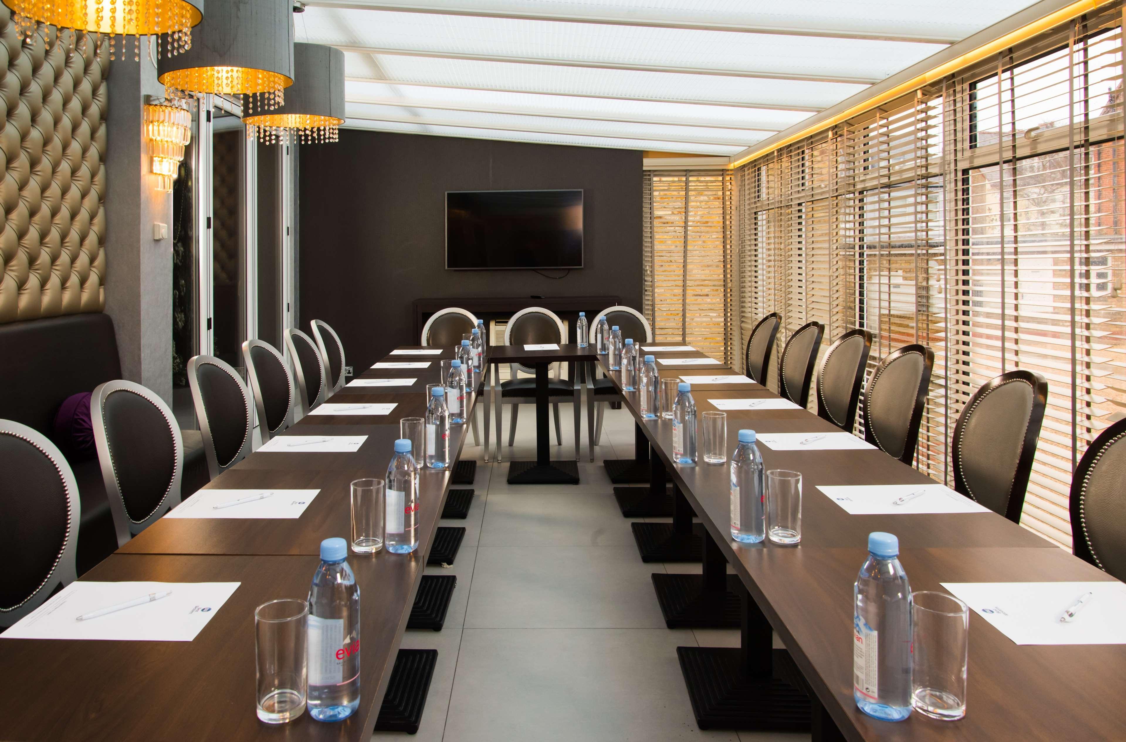 Western Chiswick Palace & 3*