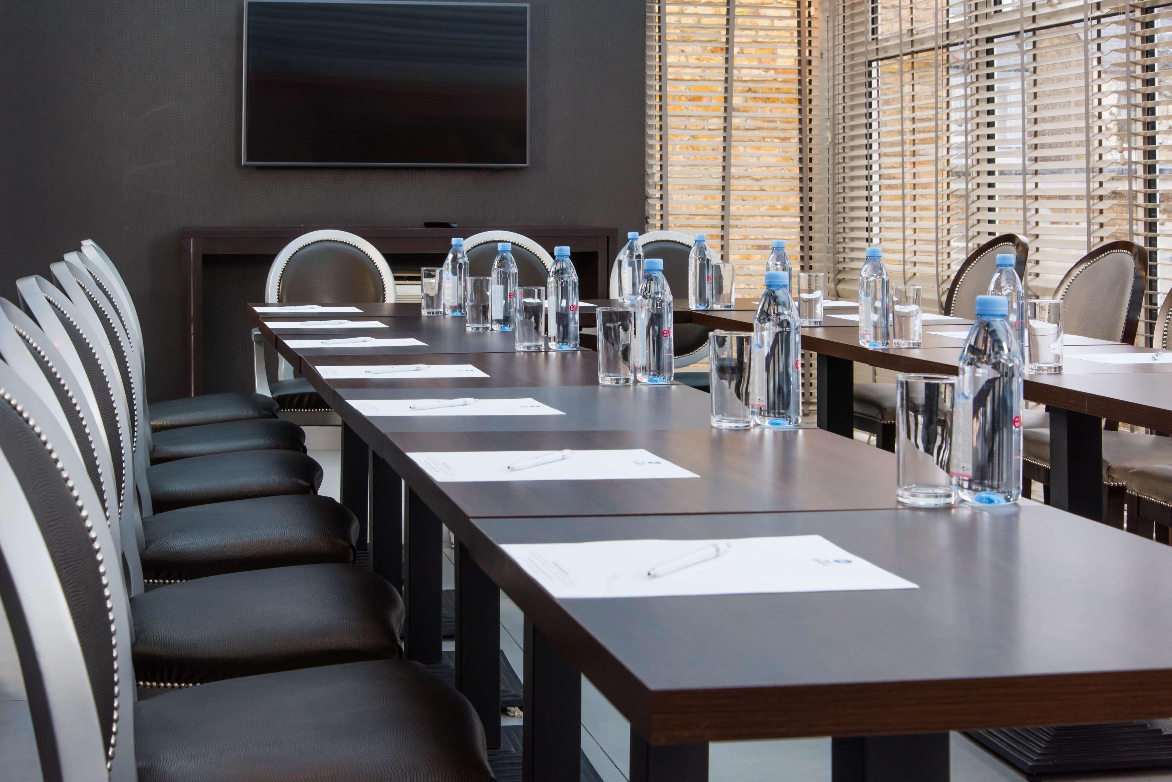 Western Chiswick Palace & Hotel 3*