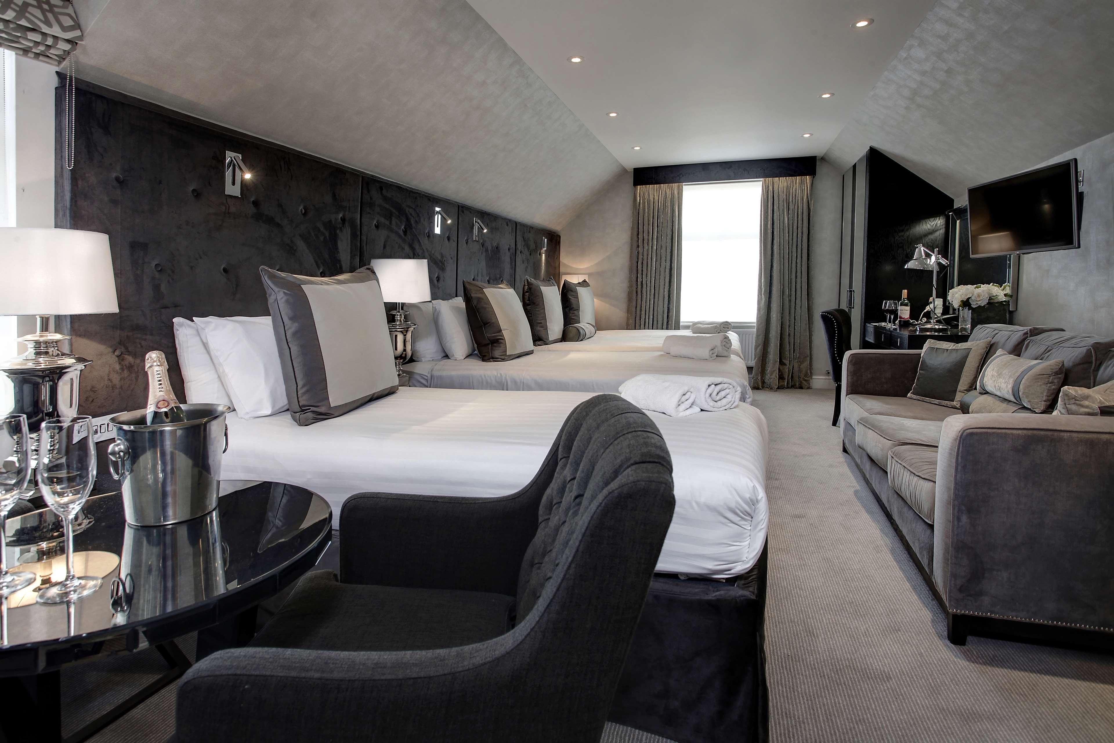 Western Chiswick Palace & 3*