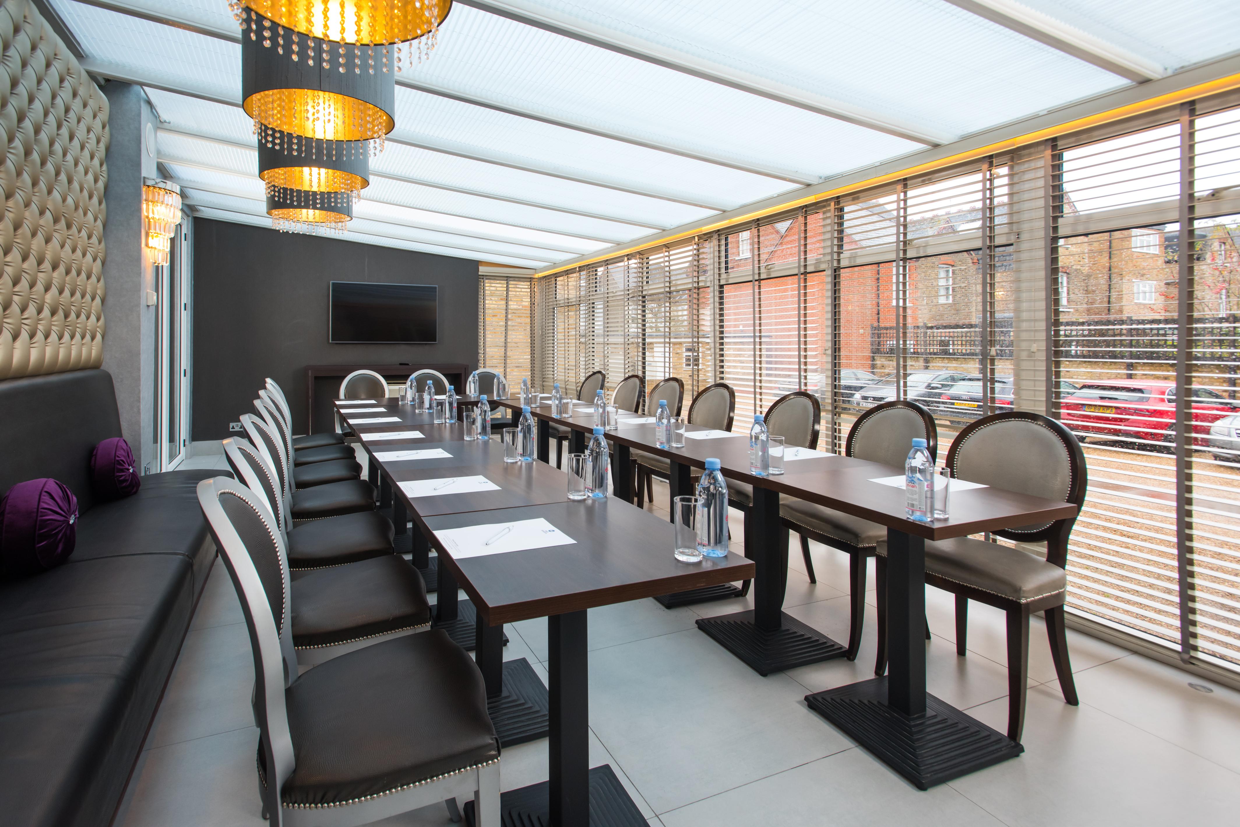 Western Chiswick Palace & Hotel 3*