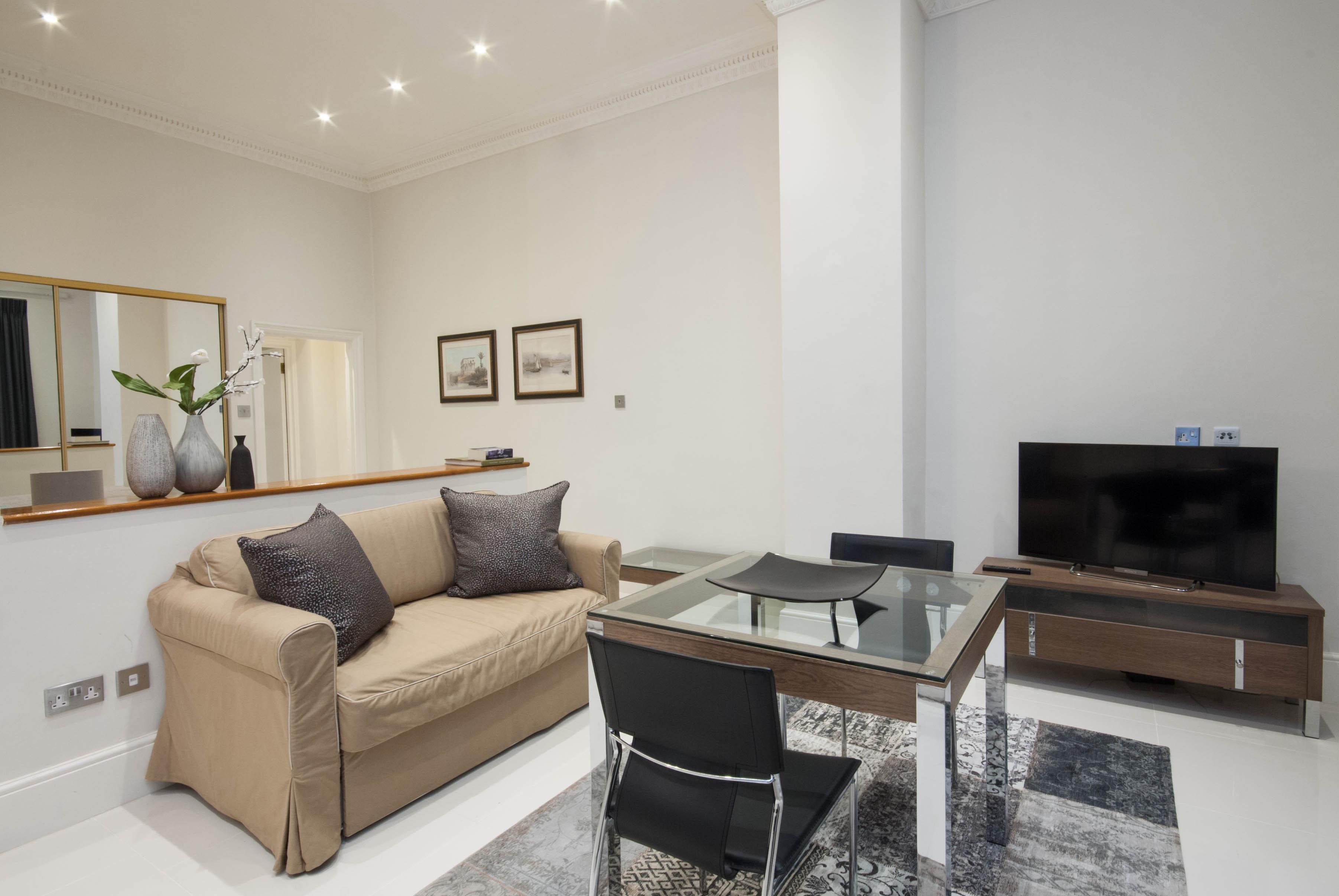 Queensgate Court Apartahotel 4*