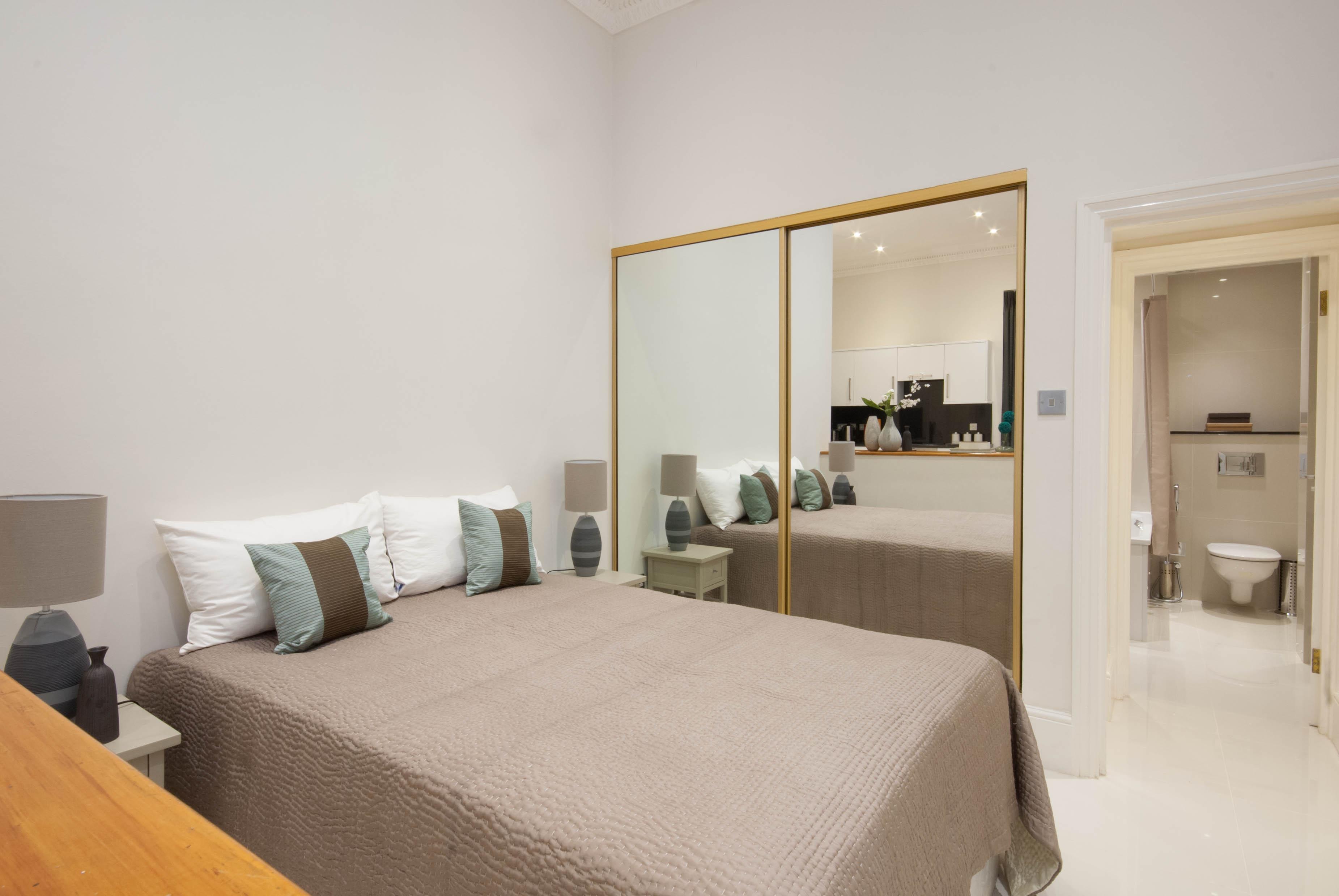 Queensgate Court Apartahotel 4*