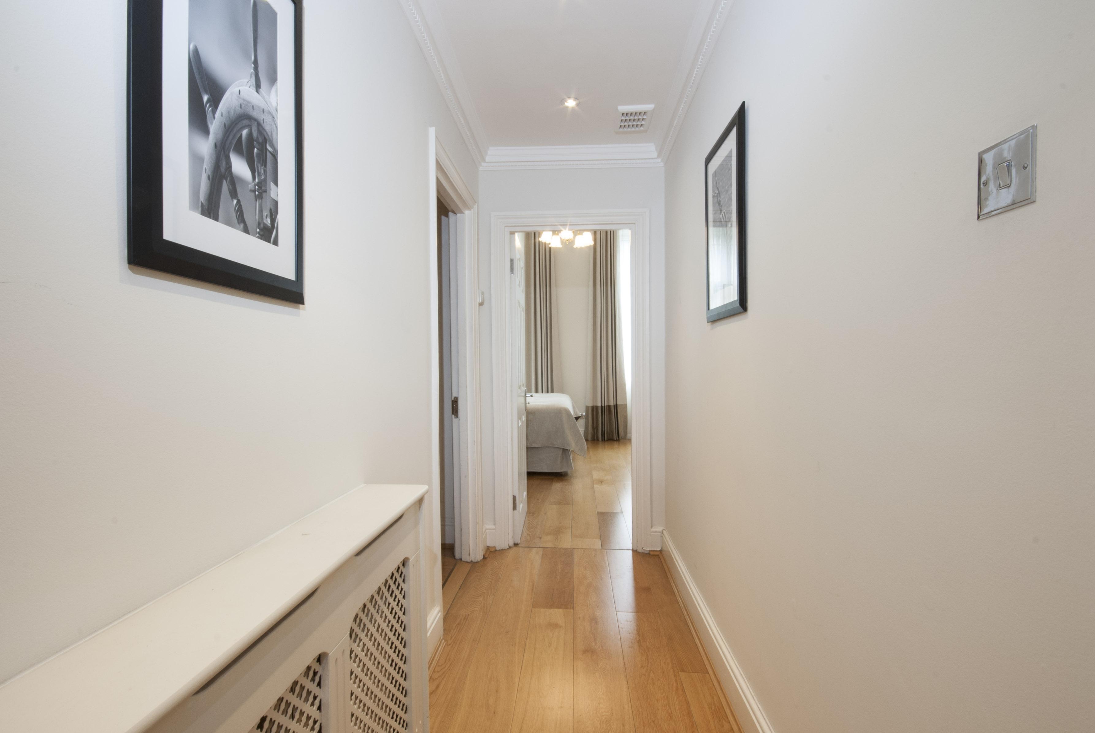 Queensgate Court Apartahotel 4*