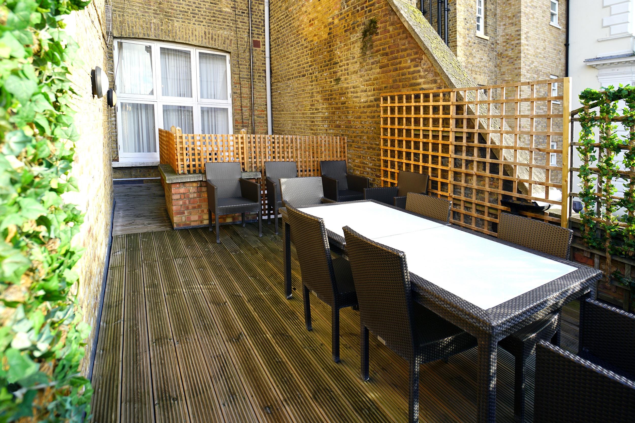 Apartahotel Queensgate Court 4*