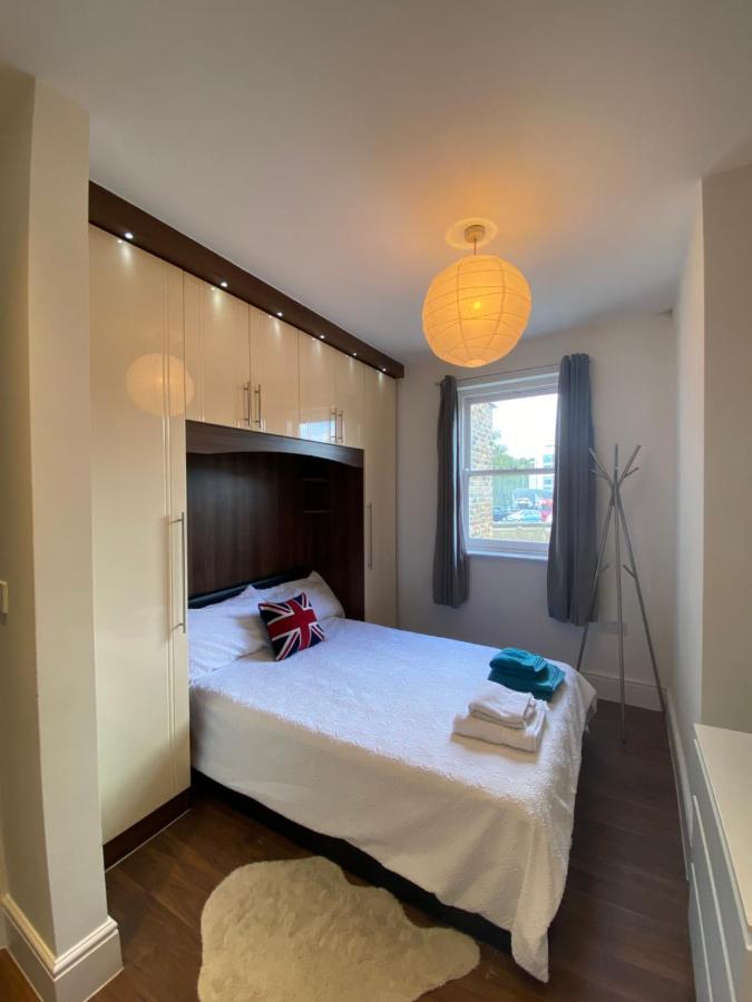 Notting Hill Next Door Bedroom In The Share Flat Pensión