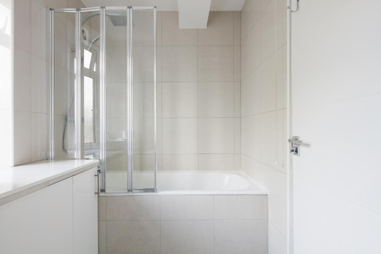 Bright & Welcoming Garden Flat Sleeps 6 In Style Londen