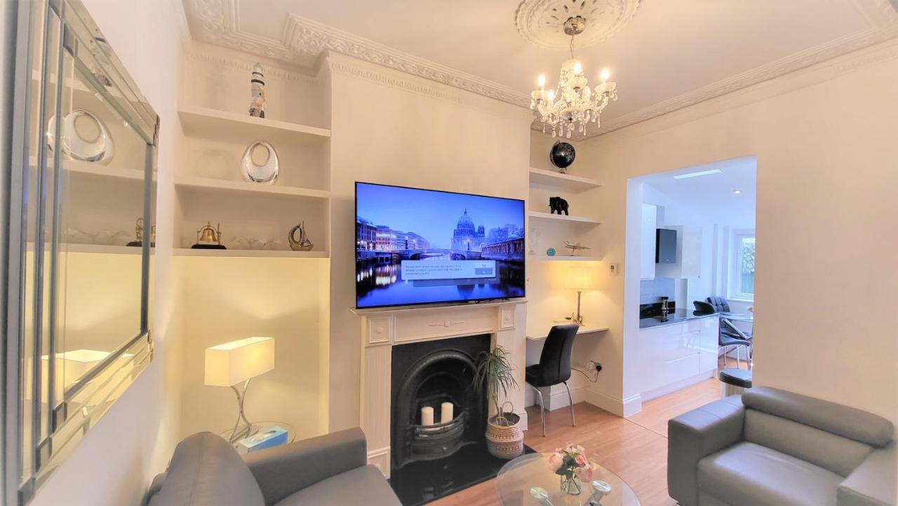 Apartment 2 Bed Luxury Service In The Heart Of Chiswick Town, W4 Zone 2